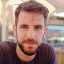 许多知识分享频道提供‘订阅即下载’的优质内容，这是其他平台少有的生态。”